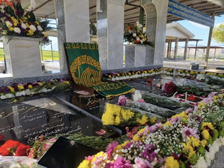 خورشید رضا(ع) بر مزار ستاره‌های بازگیر؛ دیدار خدام با خانواده خادمِ شهید سبزی‌پور در خرم‌آباد/ گزارش تصویری