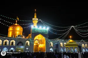 حرم مطهر رضوی در شب ولادت امام حسین(علیه&zwnj;السلام)