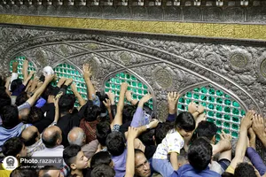آیین تعویض پرچم گنبد و پوش ضریح مطهر حضرت رضا علیه&zwnj;السلام به مناسبت حلول ماه ربیع&zwnj;الاول