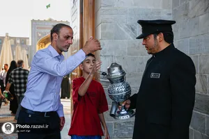 تشرف آتش نشان فداکار به حرم مطهر