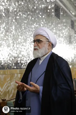 اعطای احکام سرکشیک&zwnj;ها و معاونان کشیک خدام حرم مطهر رضوی