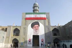 پارچه نگاره ایوان ساعت حرم مطهر رضوی تعویض شد