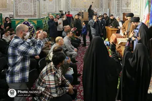 تشرف جمعی از زائرین غیر ایرانی به حرم مطهر رضوی