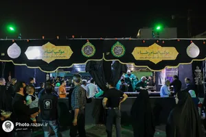 توزیع غذا در موکب خدام، فراشان و زلال رضوان