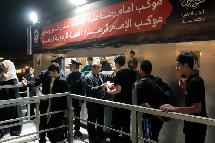 موکب آستان قدس رضوی در نجف اشرف
