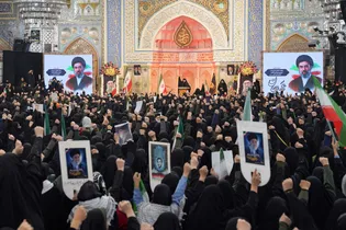 بیعت بانوان مشهدی با سومین رهبر ایران اسلامی