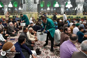 توزیع 8هزار گل متبرک حرم مطهر رضوی