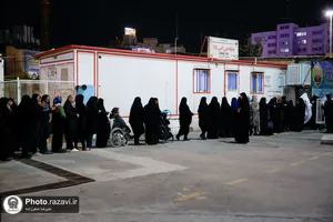 توزیع ٣۵٠٠ پرس غذای متبرک توسط خواهران خادم حرم مطهر رضوی