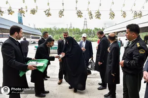 استقبال خدام حرم مطهر رضوی از زائران