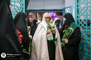 تشرف بانوان مهمان جشنواره &laquo;رسانه خورشید&raquo; به حرم مطهر رضوی