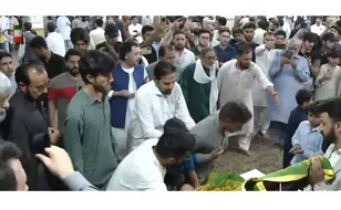 پاکستان کے مختلف شہروں میں حرم امام رضا(ع) کے متبرک پرچم کی زیارت اور عاشقانِ اہلبیت(ع) کا والہانہ استقبال