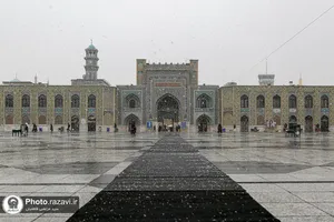 بارش اولین برف پاییزی 1401 در حرم مطهر رضوی