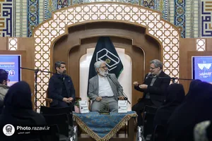 نقد و بررسی کتاب &laquo;خار و میخک&raquo;