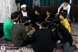 وداع پسران نوجوان معتکف رمضانیه در حرم مطهر رضوی