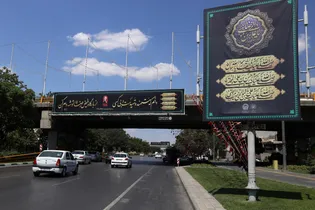 اکران شهری اشعار رهبر شهید انقلاب در وصف امام رضا علیه‌السلام