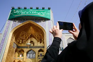 فضا آرایی حرم مطهر رضوی در آغاز دهه کرامت