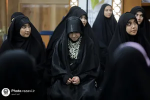 جلسه پرسش و پاسخ نوجوانان دختر در حرم مطهر رضوی
