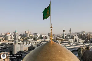 آیین تعویض پرچم گنبد منور رضوی در آستانه ماه محرم