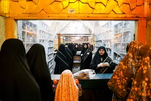 خدمت&zwnj;رسانی خدمه خواهر بارگاه منور رضوی در شب&zwnj;های قدر
