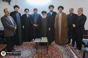 اهداء مصحف مشهد رضوی به آیت الله مرتضوی