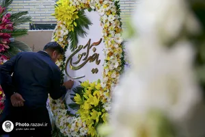 آماده&zwnj;سازی گل&zwnj;آرایی حرم مطهر رضوی در دهه کرامت