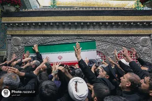 طواف پیکر رهبر شهید