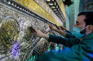 ضریح مطهر امام رضا (ع) جلا یافت
