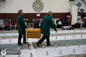 توزیع افطاری متبرک آستان قدس رضوی در مساجد مشهد