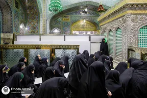 غبارروبی ضریح مطهر حضرت رضا(ع) در آستانه میلاد پیامبر اکرم(ص)