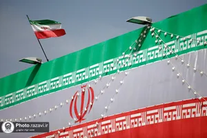 نصب پرچم ایران در حرم امام رضا(علیه&zwnj;السلام)