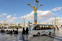 تسهیل زیارت با ۷۰ زائربرقی حرم رضوی در روز‌های اوج حضور زائران