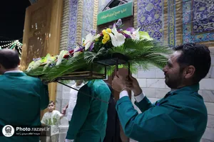 گل&zwnj;آرایی ویژه صحن و سرای رضوی به مناسب ایام دهه کرامت