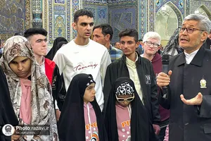 تشرف جمعی از نابینایان به حرم مطهر رضوی