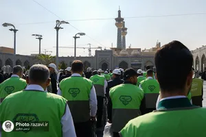 تشرف گروهی زائرین توان&zwnj;یاب به حرم مطهر رضوی