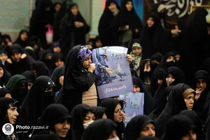 تشییع پیکر شهیده فاطمه دهقانی در مشهد