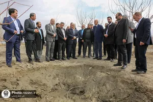 بازدید وزیر منابع آب عراق از مزرعه نمونه آستان قدس رضوی
