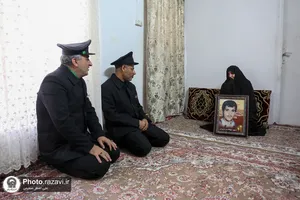 تشرف جمعی از مادران و همسران شهدا به حرم مطهر رضوی