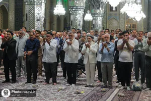 توزیع بسته&zwnj;های عیدانه در حرم مطهر رضوی