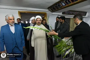 غبارروبی مزار شهدای مدفون در حرم مطهر رضوی