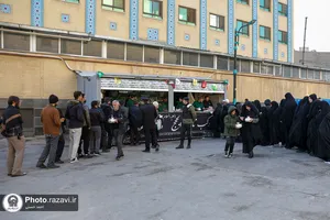 پذیرایی از زائران در موکب خدام انتظامات حرم مطهر رضوی