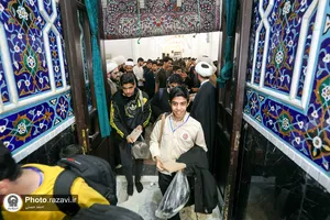 وداع پسران نوجوان معتکف رمضانیه در حرم مطهر رضوی