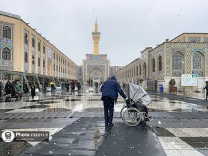 بارش برف در حرم مطهر رضوی