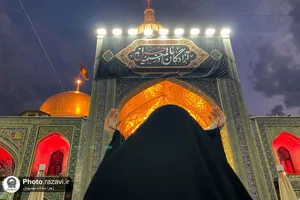 ارادت عزاداران حسینی در حرم رضوی