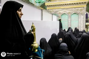 غبارروبی ضریح مطهر حضرت رضا(ع) در آستانه میلاد پیامبر اکرم(ص)