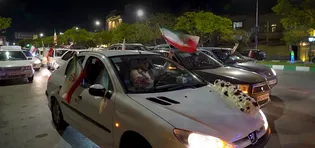 جشن عروسی متفاوت زوج مشهدی در خیابان