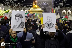 تعویض پرچم گنبد منور رضوی به مناسبت عزای عمومی در کشور