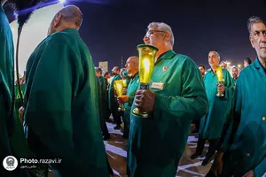 اذن خدمت موکب کفشداران حرم مطهر رضوی در حرم کاظمین