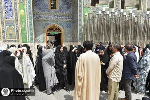 تشرف دانشجویان هنر به حرم مطهر رضوی