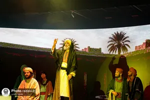 نمایش آئینی &laquo;رد پای خورشید؛ آشناترین غریب&raquo;