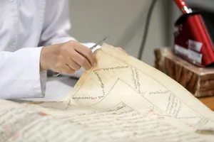 مرمت نسخ خطی آستان قدس رضوی